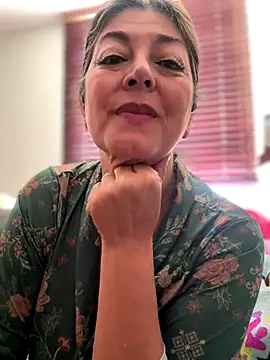 Snapshot of emma_tour chatting on 11.30.25 emma tour online show from 11.30.25