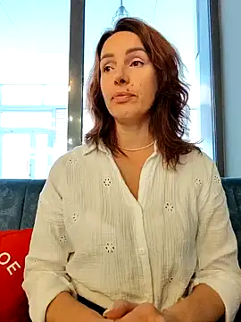 Snapshot of EvaXOAir chatting on 11.07.25 EvaXOAir online show from 11.07.25