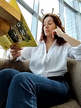 Snapshot of EvaXOAir chatting on 11.27.25 EvaXOAir online show from 11.27.25