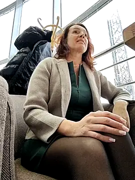 Snapshot of EvaXOAir chatting on 12.03.25 EvaXOAir online show from 12.03.25