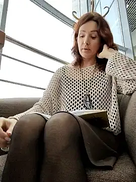 Snapshot of EvaXOAir chatting on 12.05.25 EvaXOAir online show from 12.05.25