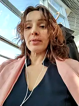 Snapshot of EvaXOAir chatting on 12.18.25 EvaXOAir online show from 12.18.25