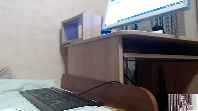 Snapshot of SheLion chatting on 04.06.26 SheLion online show from 04.06.26