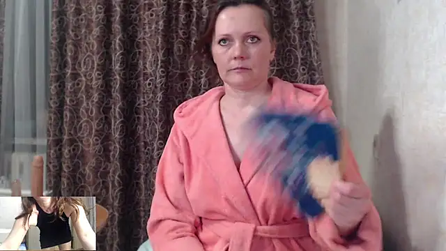 Snapshot of SheLion chatting on 04.13.26 SheLion online show from 04.13.26