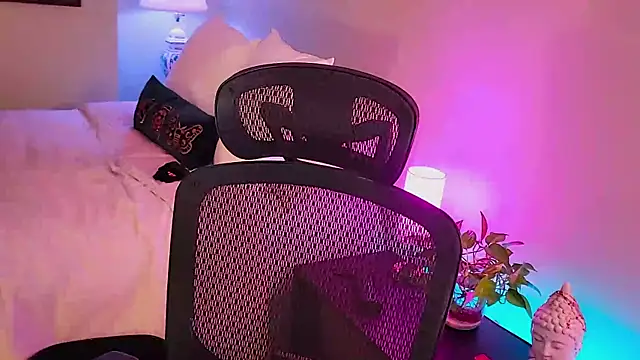 Snapshot of Wonderful_Woman chatting on 10.22.25 Wonderful Woman online show from 10.22.25