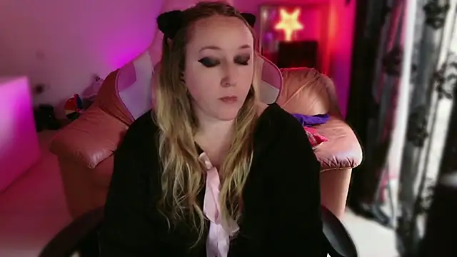 kisicaxx online show from 02.21.25