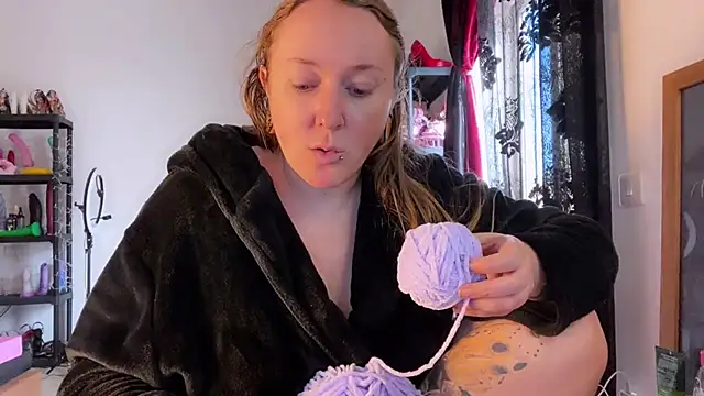 kisicaxx online show from 11.28.25