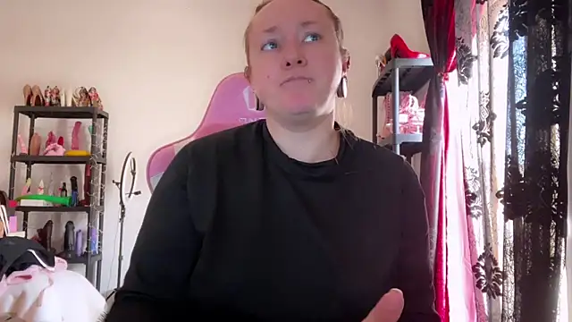 Snapshot of kisicaxx chatting on 02.06.26 kisicaxx online show from 02.06.26