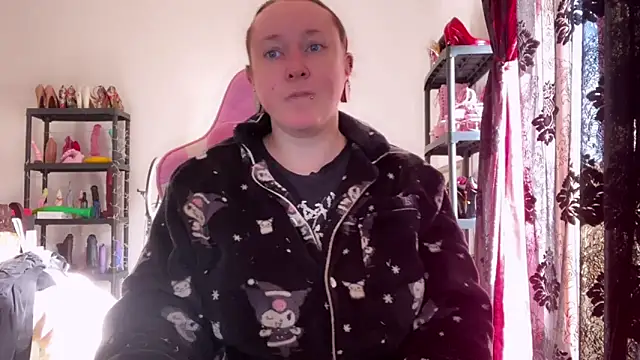 Snapshot of kisicaxx chatting on 02.13.26 kisicaxx online show from 02.13.26