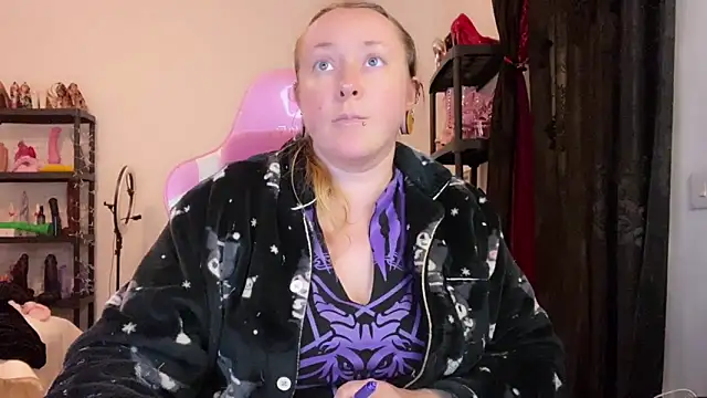 Snapshot of kisicaxx chatting on 02.13.26 kisicaxx online show from 02.13.26