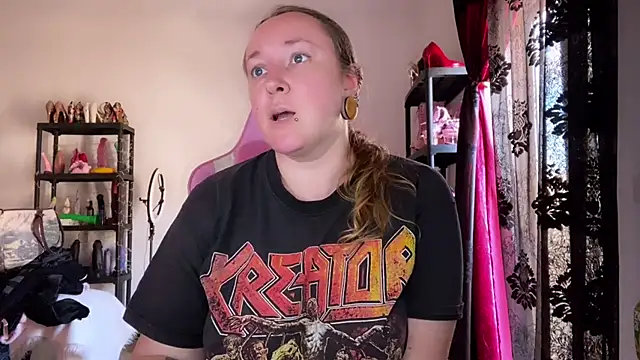 Snapshot of kisicaxx chatting on 02.25.26 kisicaxx online show from 02.25.26