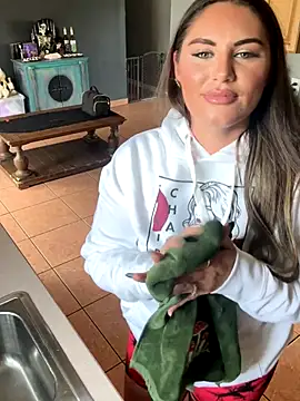 lovely beast online show from 10.08.25