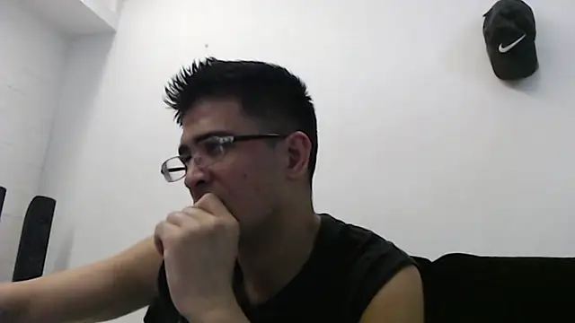 Snapshot of SebastianReiss chatting on 03.18.25 SebastianReiss online show from 03.18.25