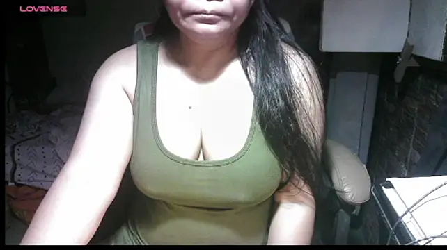 Snapshot of Hotpinay43 chatting on 09.18.25 Hotpinay43 online show from 09.18.25