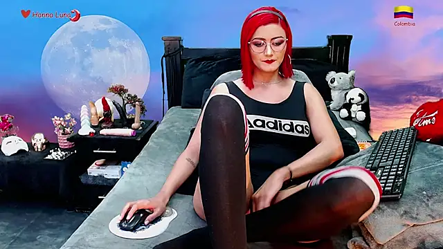 Snapshot of Hanna_Luna chatting on 11.26.25 Hanna Luna online show from 11.26.25