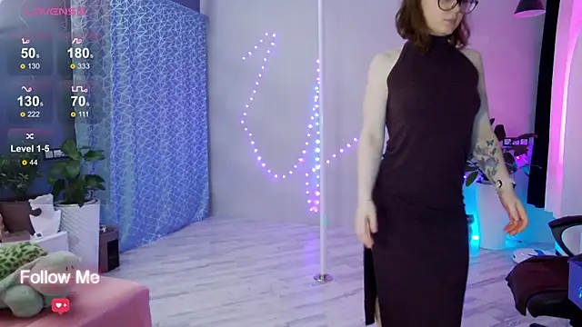 AngelaWhiti online show from 03.12.25