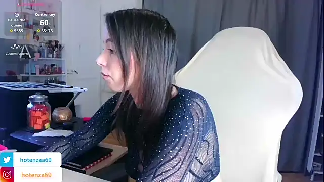 Snapshot of Hotenza69 chatting on 10.19.25 Hotenza69 online show from 10.19.25