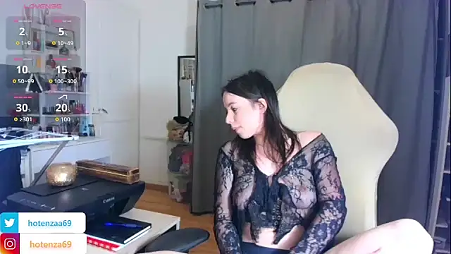 Snapshot of Hotenza69 chatting on 11.11.25 Hotenza69 online show from 11.11.25