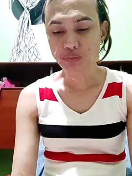 Snapshot of QueenSoreal chatting on 02.14.26 QueenSoreal online show from 02.14.26