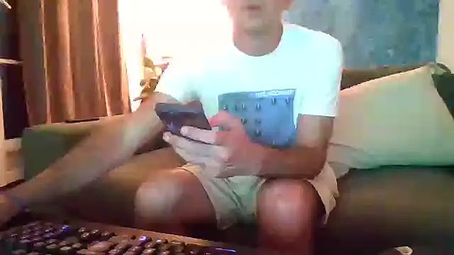 Snapshot of verylargecock chatting on 09.19.25 verylargecock online show from 09.19.25