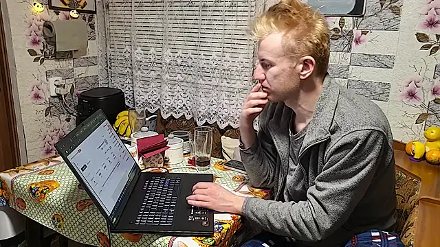 Vuitton online show from 04.15.26