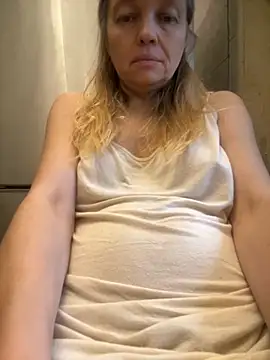 Snapshot of Susanel chatting on 10.27.25 Susanel online show from 10.27.25