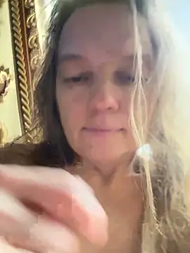 Snapshot of Susanel chatting on 11.07.25 Susanel online show from 11.07.25