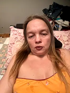 Snapshot of Susanel chatting on 11.18.25 Susanel online show from 11.18.25