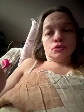 Snapshot of Susanel chatting on 11.22.25 Susanel online show from 11.22.25