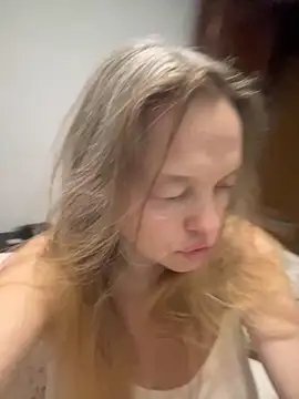 Snapshot of Susanel chatting on 11.23.25 Susanel online show from 11.23.25