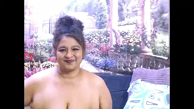 Snapshot of indianstar75 chatting on 03.10.25 indianstar75 online show from 03.10.25