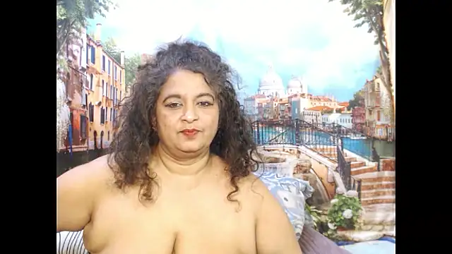 Snapshot of indianstar75 chatting on 10.15.25 indianstar75 online show from 10.15.25