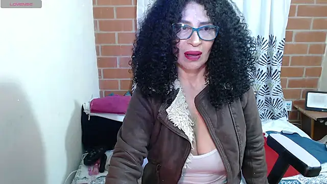 Snapshot of sophialxxx chatting on 02.15.25 sophialxxx online show from 02.15.25