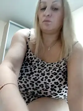 Snapshot of Liana_MilfHot chatting on 01.10.25 Liana MilfHot online show from 01.10.25
