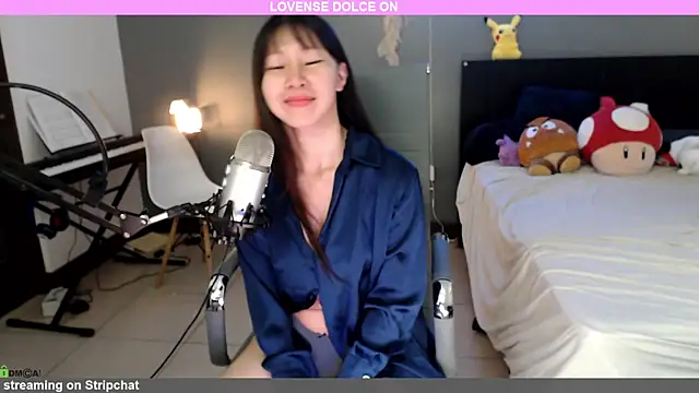 Snapshot of minarocket_ chatting on 11.23.25 minarocket online show from 11.23.25