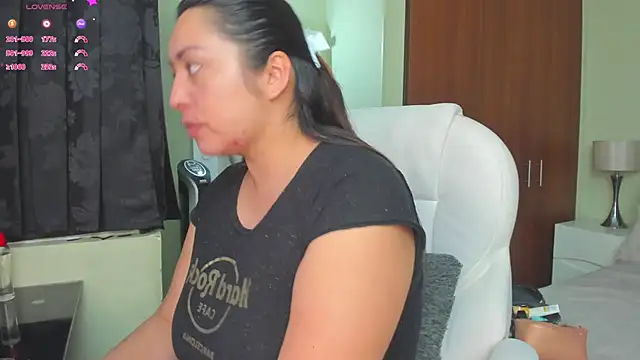 Snapshot of Kyllie_B chatting on 03.18.25 Kyllie B online show from 03.18.25