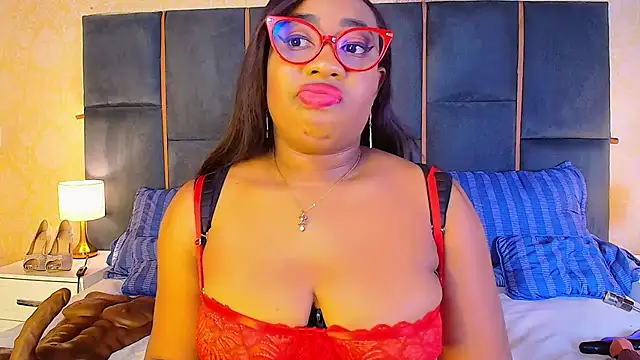 Snapshot of CaseyMoon chatting on 10.16.25 CaseyMoon online show from 10.16.25