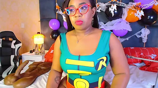 Snapshot of CaseyMoon chatting on 10.24.25 CaseyMoon online show from 10.24.25