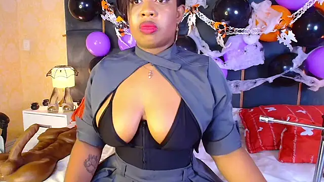 Snapshot of CaseyMoon chatting on 10.25.25 CaseyMoon online show from 10.25.25