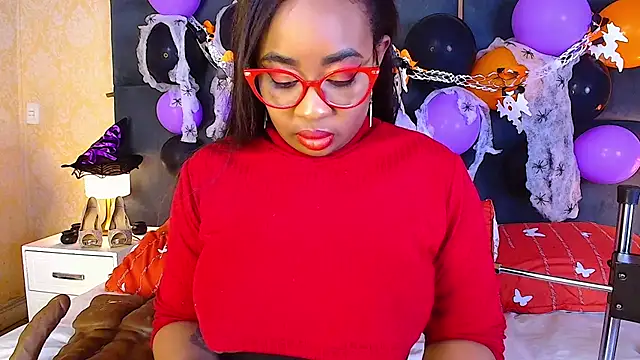 Snapshot of CaseyMoon chatting on 10.28.25 CaseyMoon online show from 10.28.25