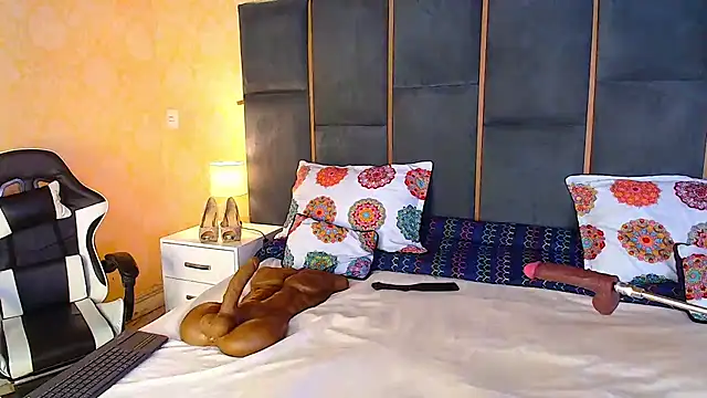 Snapshot of CaseyMoon chatting on 11.06.25 CaseyMoon online show from 11.06.25