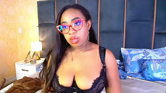 Snapshot of CaseyMoon chatting on 11.19.25 CaseyMoon online show from 11.19.25