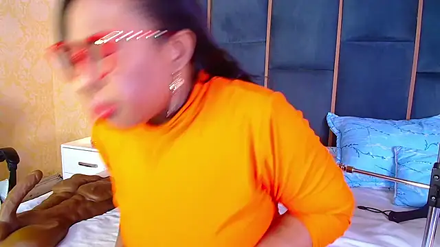 Snapshot of CaseyMoon chatting on 11.29.25 CaseyMoon online show from 11.29.25