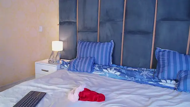 CaseyMoon online show from 12.21.25