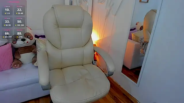 Snapshot of zobe_love chatting on 01.18.25 zobe love online show from 01.18.25