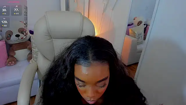 Snapshot of zobe_love chatting on 01.18.25 zobe love online show from 01.18.25