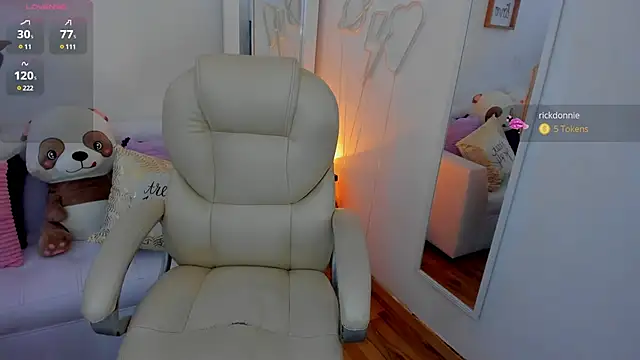 Snapshot of zobe_love chatting on 01.22.25 zobe love online show from 01.22.25