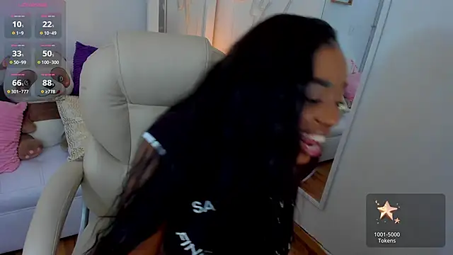 Snapshot of zobe_love chatting on 02.01.25 zobe love online show from 02.01.25