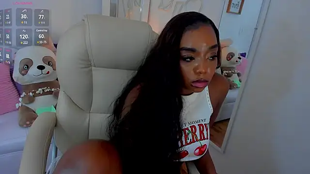 Snapshot of zobe_love chatting on 02.27.25 zobe love online show from 02.27.25