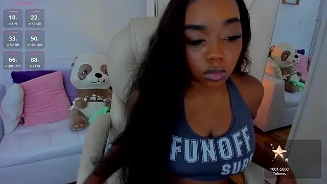 Snapshot of zobe_love chatting on 03.06.25 zobe love online show from 03.06.25